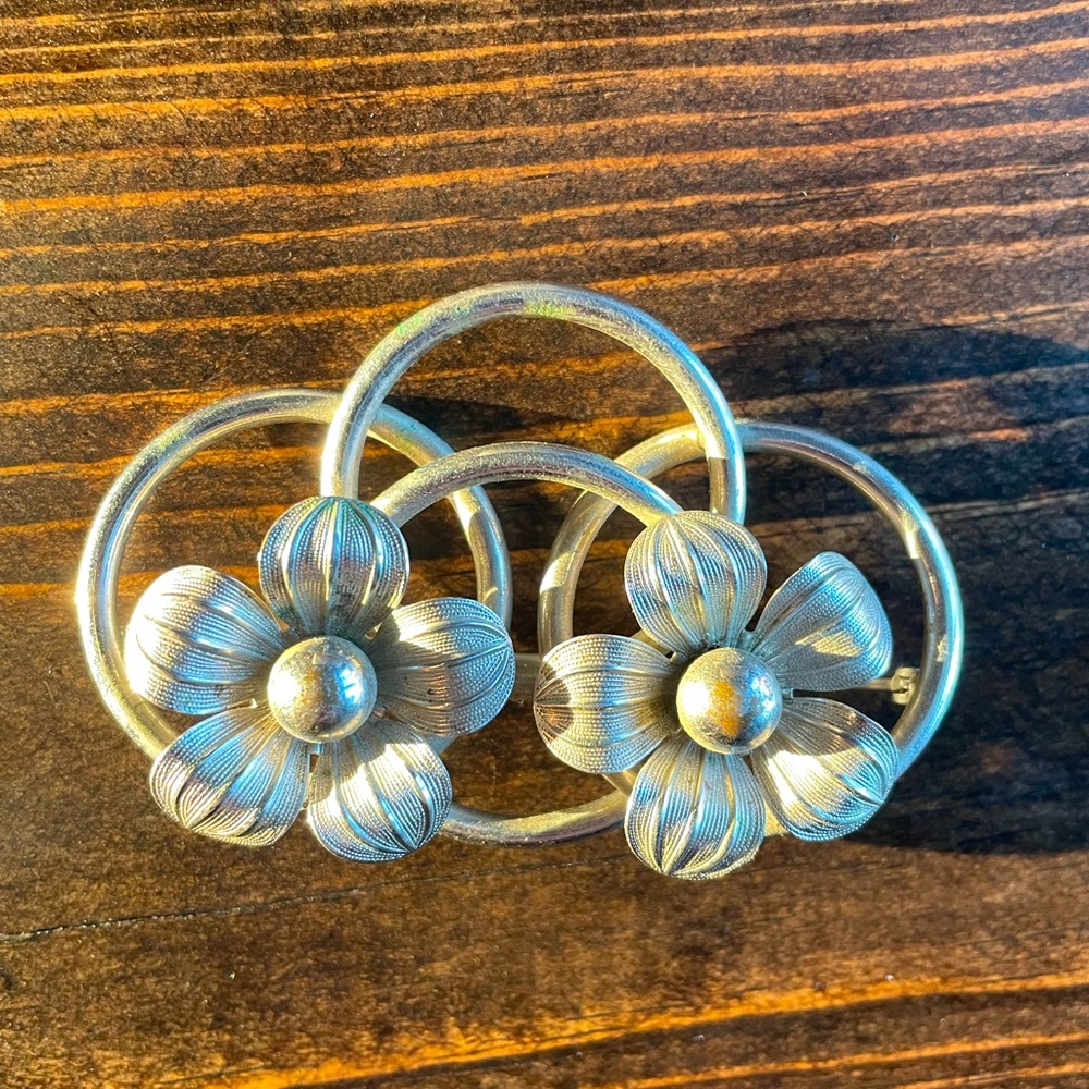 Two flower silver pin
